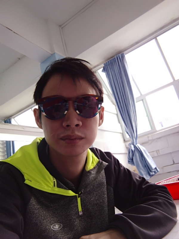 五华移民男的第一张照片--呼和浩特相亲服务中心