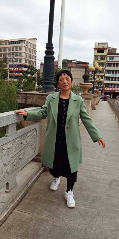 小玲的第一张照片--呼和浩特相亲服务中心