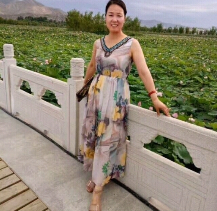 红叶的第一张照片--呼和浩特相亲服务中心