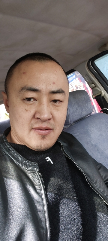 精神九哥的第一张照片--呼和浩特相亲服务中心