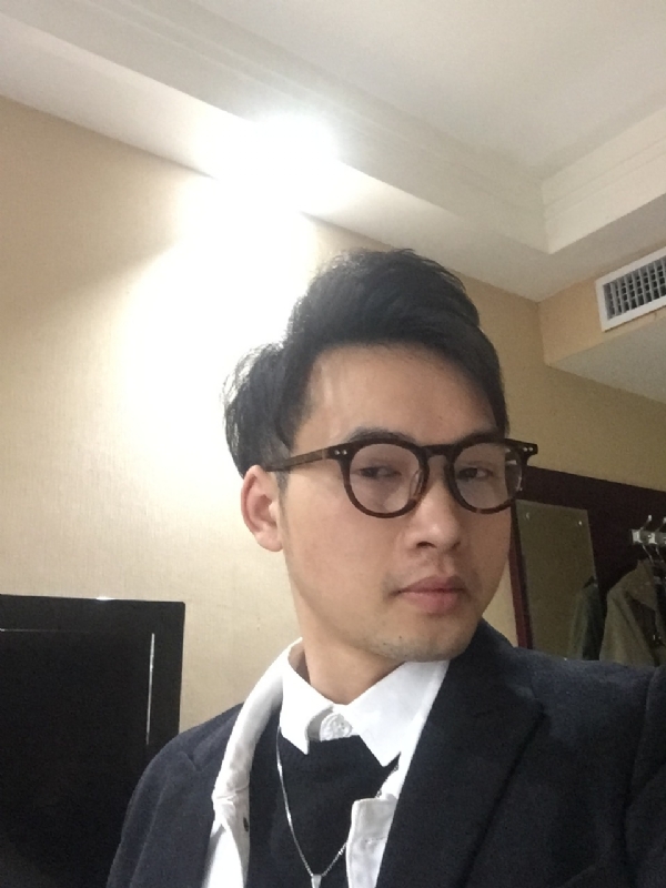 曾亮的第三张照片--呼和浩特相亲服务中心
