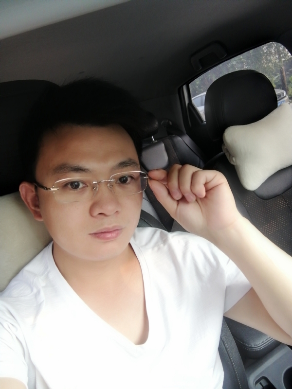 幸福的拥抱的第二张照片--呼和浩特相亲服务中心