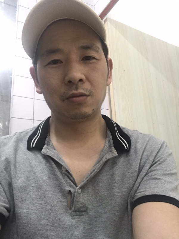 老何的第一张照片--呼和浩特相亲服务中心