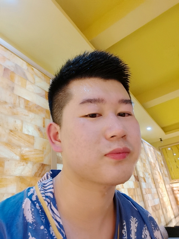 六月与阿十二的第一张照片--呼和浩特相亲服务中心