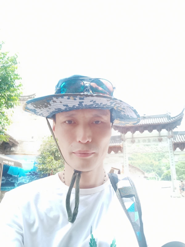 童群海的第一张照片--呼和浩特相亲服务中心