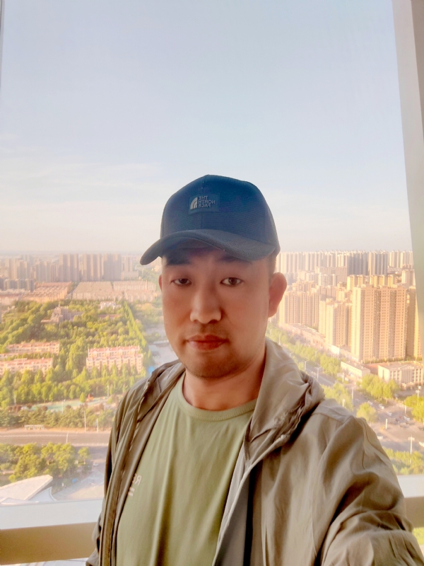 勇攀高峰的第一张照片--呼和浩特相亲服务中心