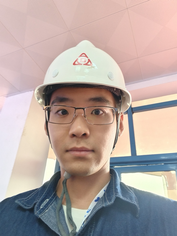 何鹏宇的第二张照片--呼和浩特相亲服务中心